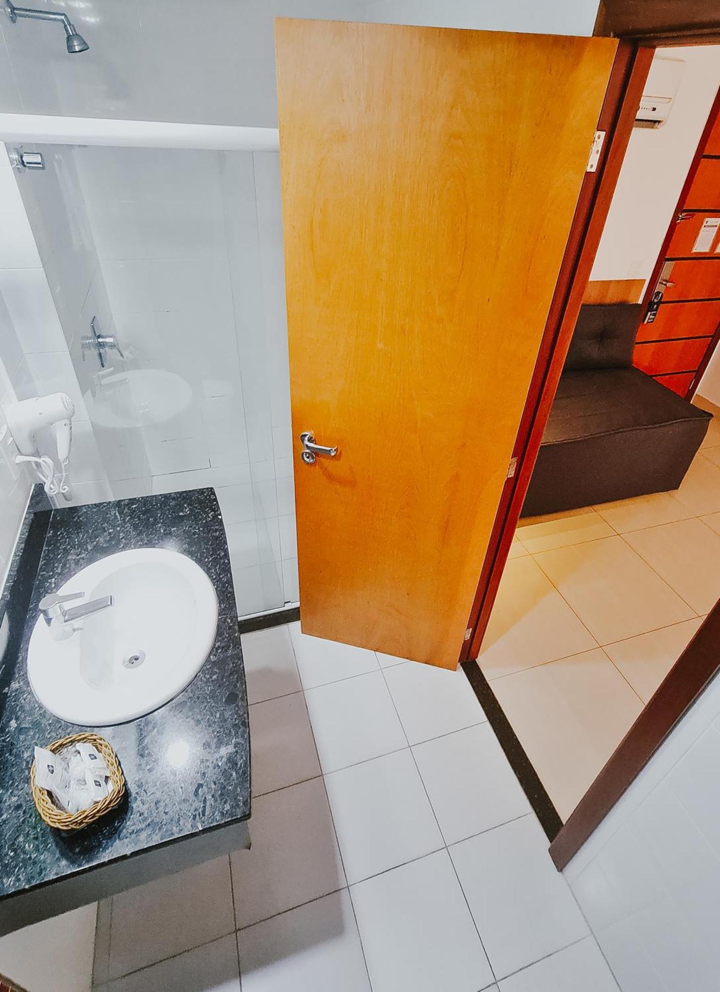 Alameda Vitoria Hotel Luaran gambar