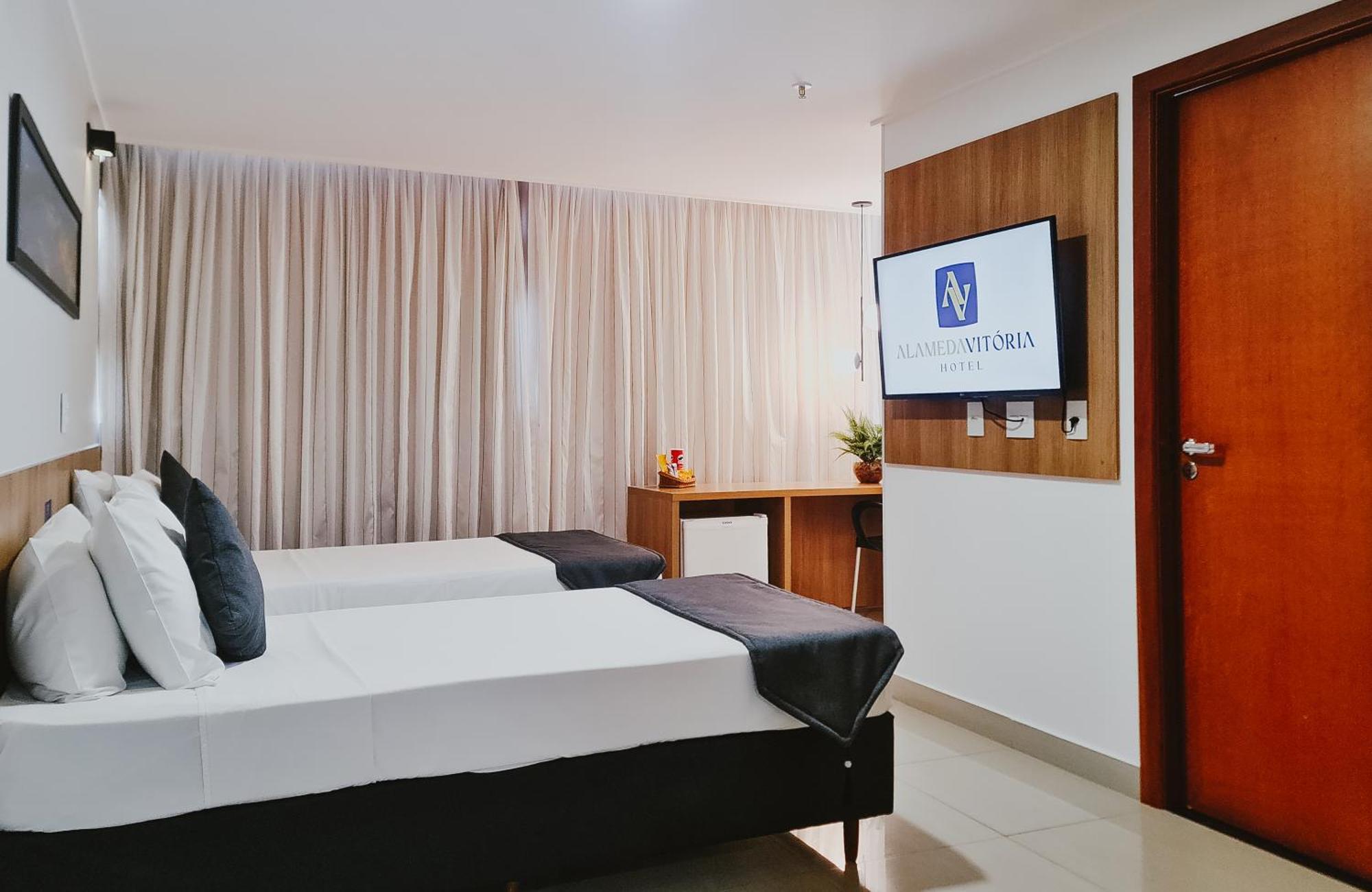 Alameda Vitoria Hotel Luaran gambar